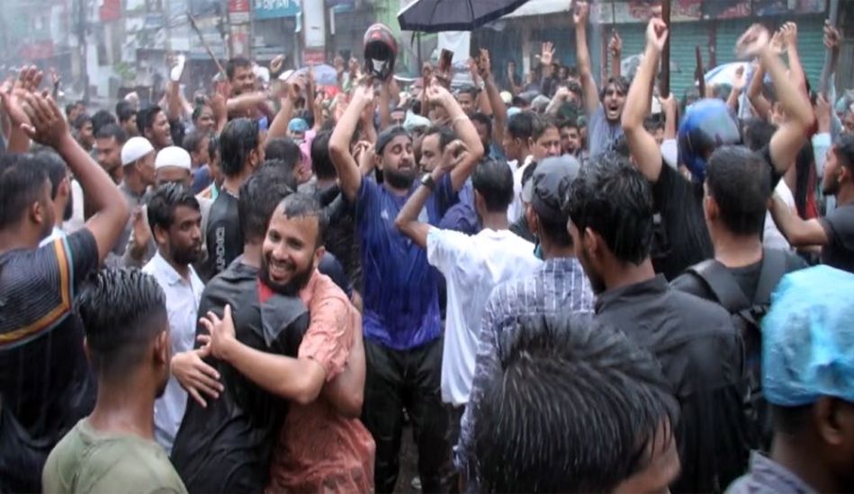 সিলেটের রাস্তায় উচ্ছ্বসিত জনতা