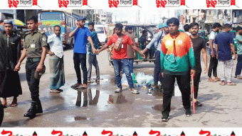 গোলাপগঞ্জে ট্রাফিকের দায়িত্বে ছাত্র, পরিচ্ছন্নতায় ছাত্রী