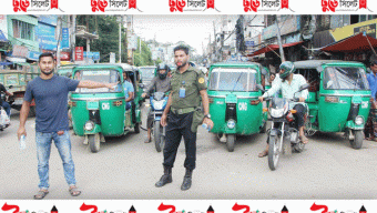 সিলেটে ট্রাফিক নিয়ন্ত্রণ: সাধারণ শিক্ষার্থীদের সড়ক ছাড়ার নির্দেশ