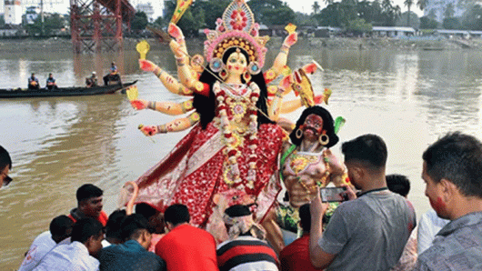 মর্ত্যলোক ছেড়ে কৈলাসে ফিরলেন দেবী