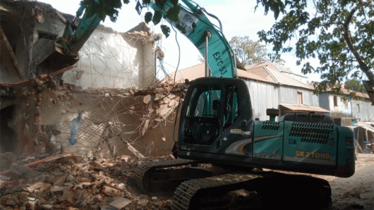 মধ্যনগরে ১৫টি অবৈধ স্থাপনা উচ্ছেদ