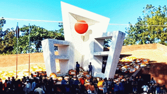 শ্রদ্ধা ও ভালোবাসায় শহীদের স্মরণ করছে সিলেটবাসী